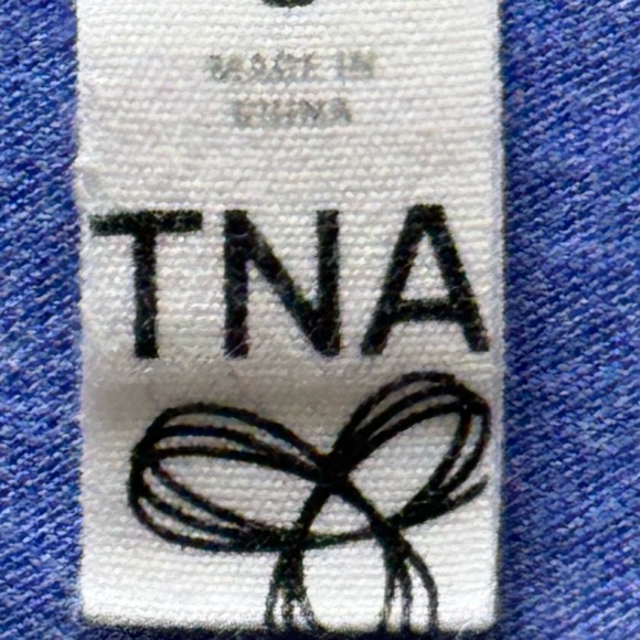 Aritzia | TNA Over-sized V-Neck TShirt- Size Small - Picture 5 of 10